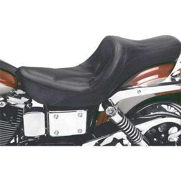 Harley-Davidson Dyna (96-03) King 2-up sæde – Saddlemen – ekstra produktvisning med fokus på form, polstring, syninger og finish – billede 2