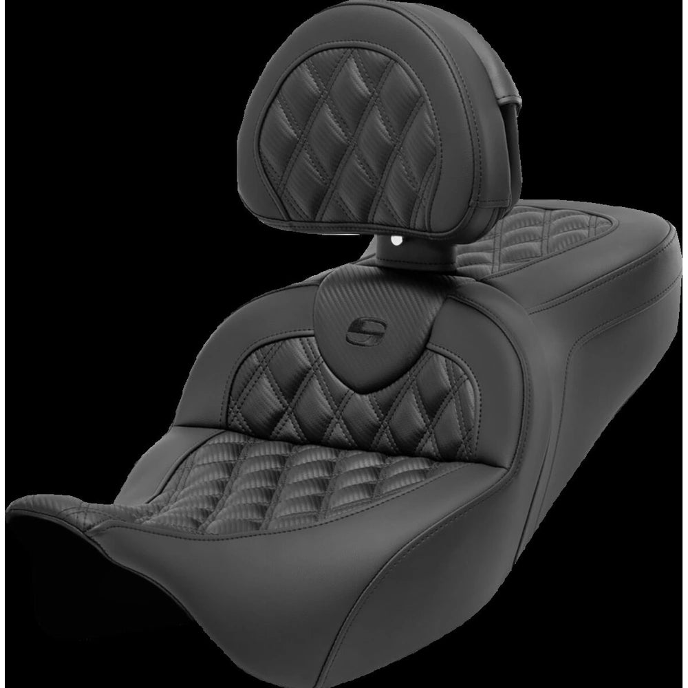 Harley-Davidson Touring (08-24) Roadsofa 2-up sæde Carbon Fiber Black Stitching/ Lattice Stitched med førerryglæn – Saddlemen