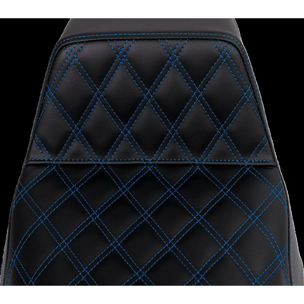Harley-Davidson Touring (08-24) Step-Up 2-up sæde Front Lattice Stitch blå syning – Saddlemen – ekstra produktvisning med fokus på form, polstring, syninger og finish – billede 3