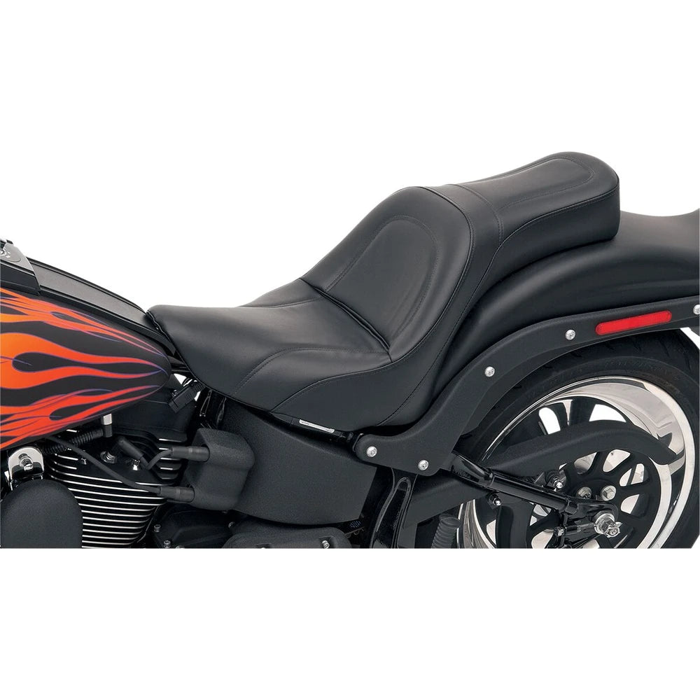 Harley-Davidson Softail (06-17) King 2-up sæde – Saddlemen – ekstra produktvisning med fokus på form, polstring, syninger og finish – billede 5