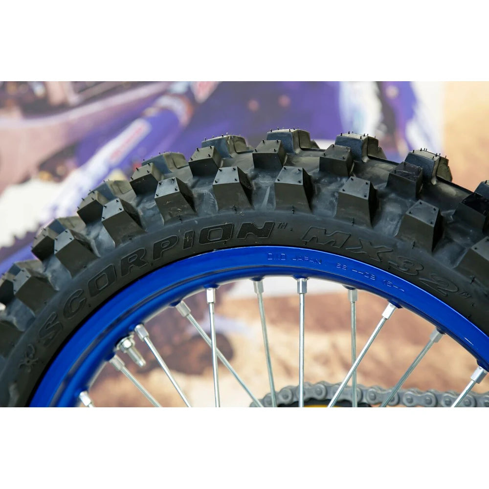 Pirelli Scorpion MX32 Mid Soft 90/100-16 51M TT NHS – bagdæk set fra siden – se profil og design på dette Pirelli bagdæk hos Mo2parts.