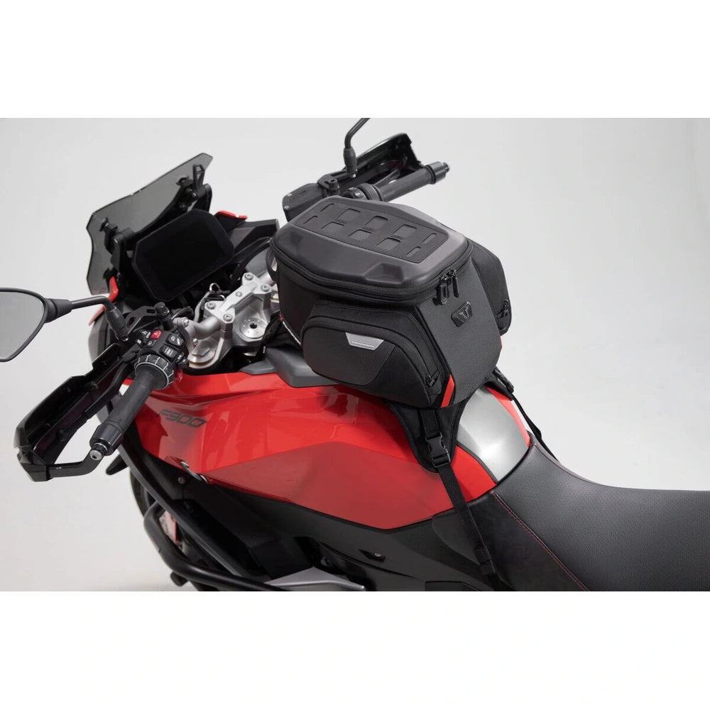 Ducati Scrambler 803 ABS (15-24) m.fl. PRO Enduro Strap tanktaske (12-15 Liters) – SW-Motech – produktbillede 5