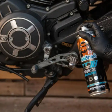 Tru-Tension PrimeShine TT78 multispray til MC – 500 ml – TT78 multispray i brug ved motor og fodhviler