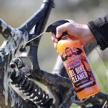 Tru-Tension Monkey Juice Gel Cleaner – MC-rens 1 L – Monkey Juice Gel Cleaner i brug på motorcykel
