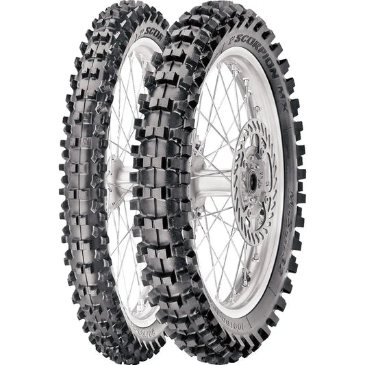Pirelli Scorpion MX32 Mid Soft 2.50-10 33J TT NHS – fordæk – originalt Pirelli fordæk med maksimalt greb, præcis feedback og ægte banefølelse. Køb hos Mo2parts.
