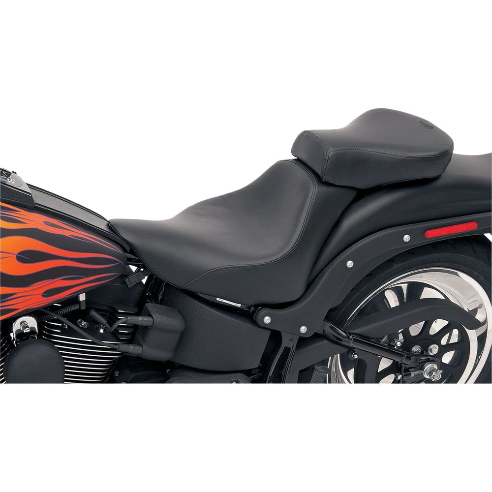 Harley-Davidson Softail (06-17) Renegade solosæde – Saddlemen – ekstra produktvisning med fokus på form, polstring, syninger og finish – billede 3