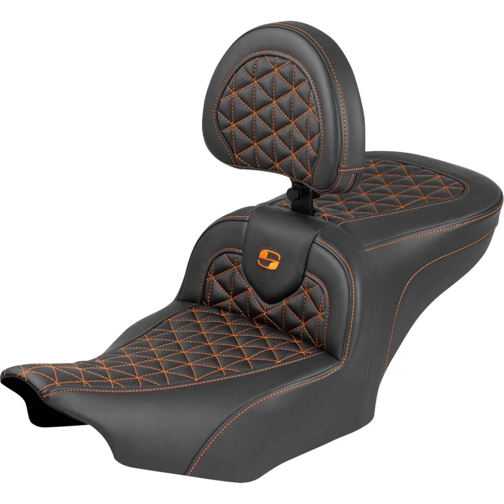 Harley-Davidson Touring (23-26) Roadsofa 2-up sæde Gripper orange syning med førerryglæn – Saddlemen