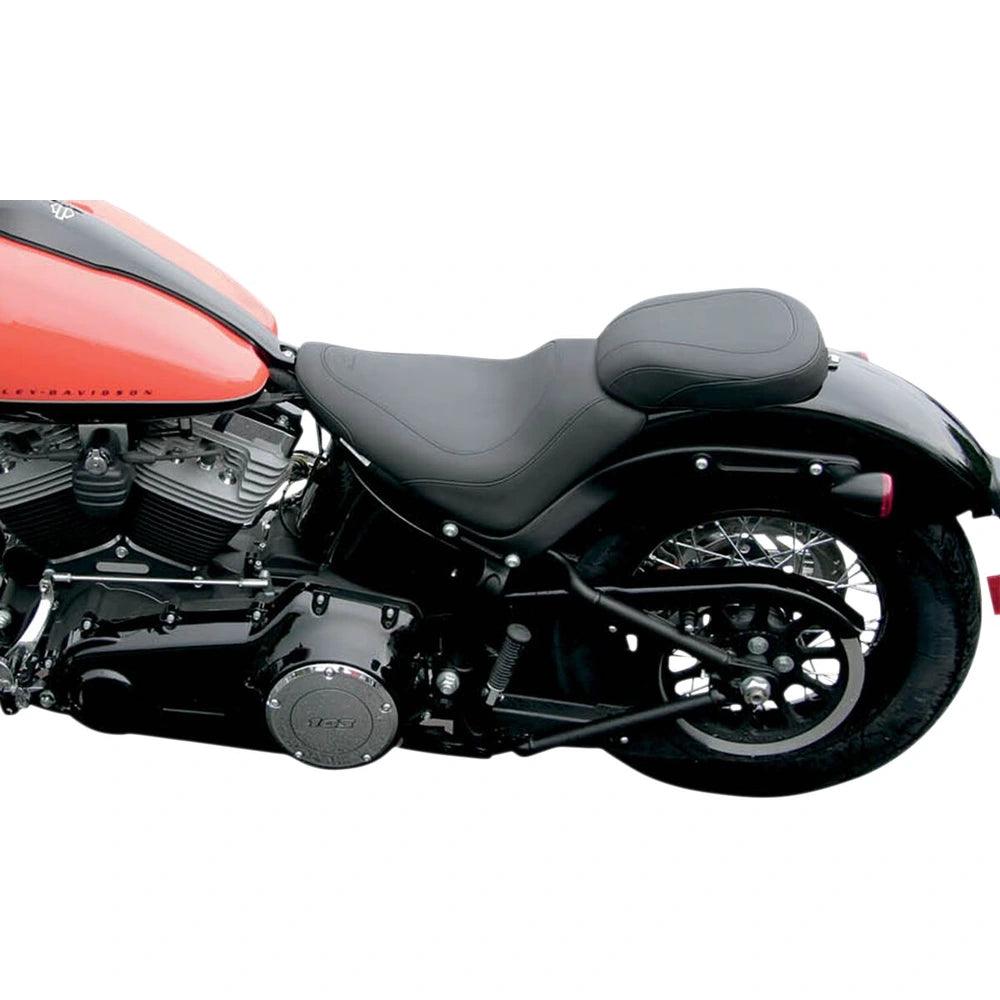 Harley-Davidson Softail (11-17) Tripper passagersæde – Mustang – Mustang varenr. 76761 – ekstra produktvinkel med fokus på form og finish – billede 2