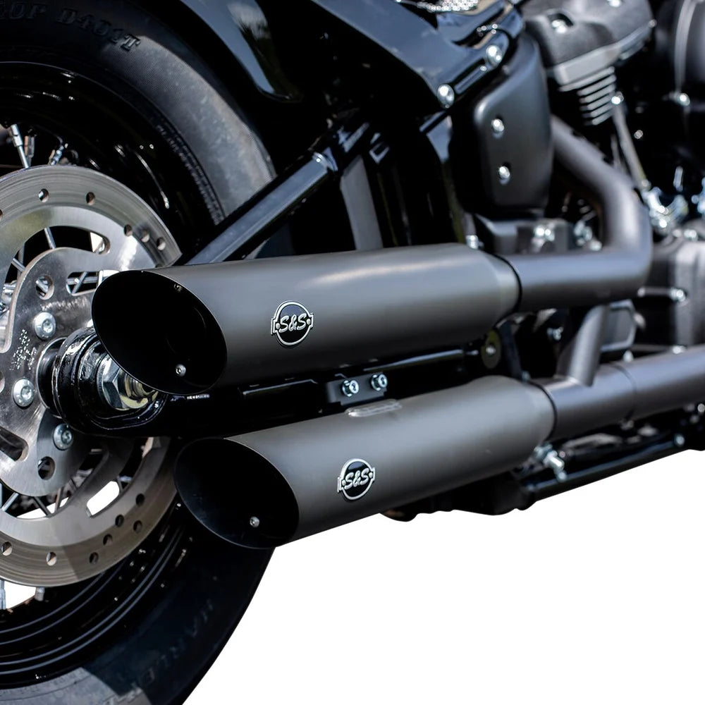 Harley-Davidson Softail (18-20) Slash-Cut Slip-On Mufflers, sort / Ceramic – S&S Cycle – alternativ vinkel 3