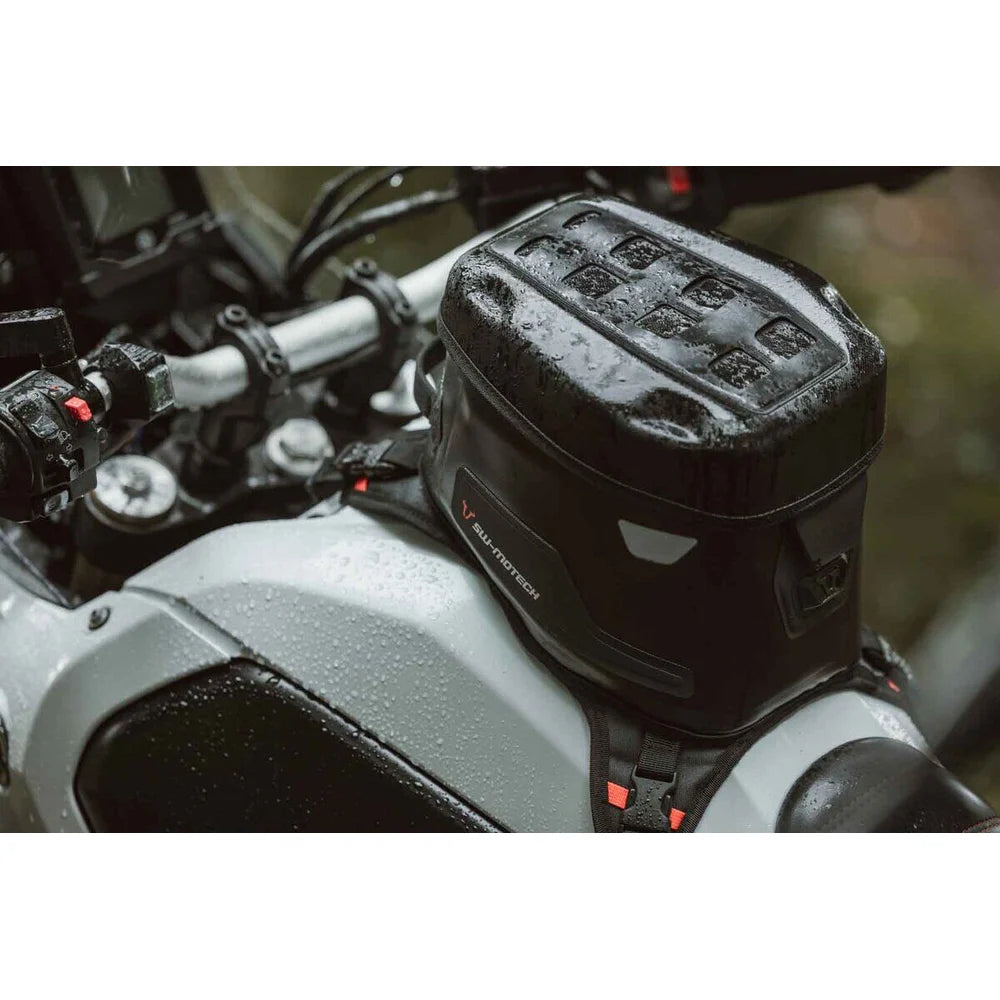 Kawasaki Klz 1000 ABS (12-24) m.fl. PRO Cross WP Strap tanktaske (5.5 Liters) – SW-Motech – produktbillede 3