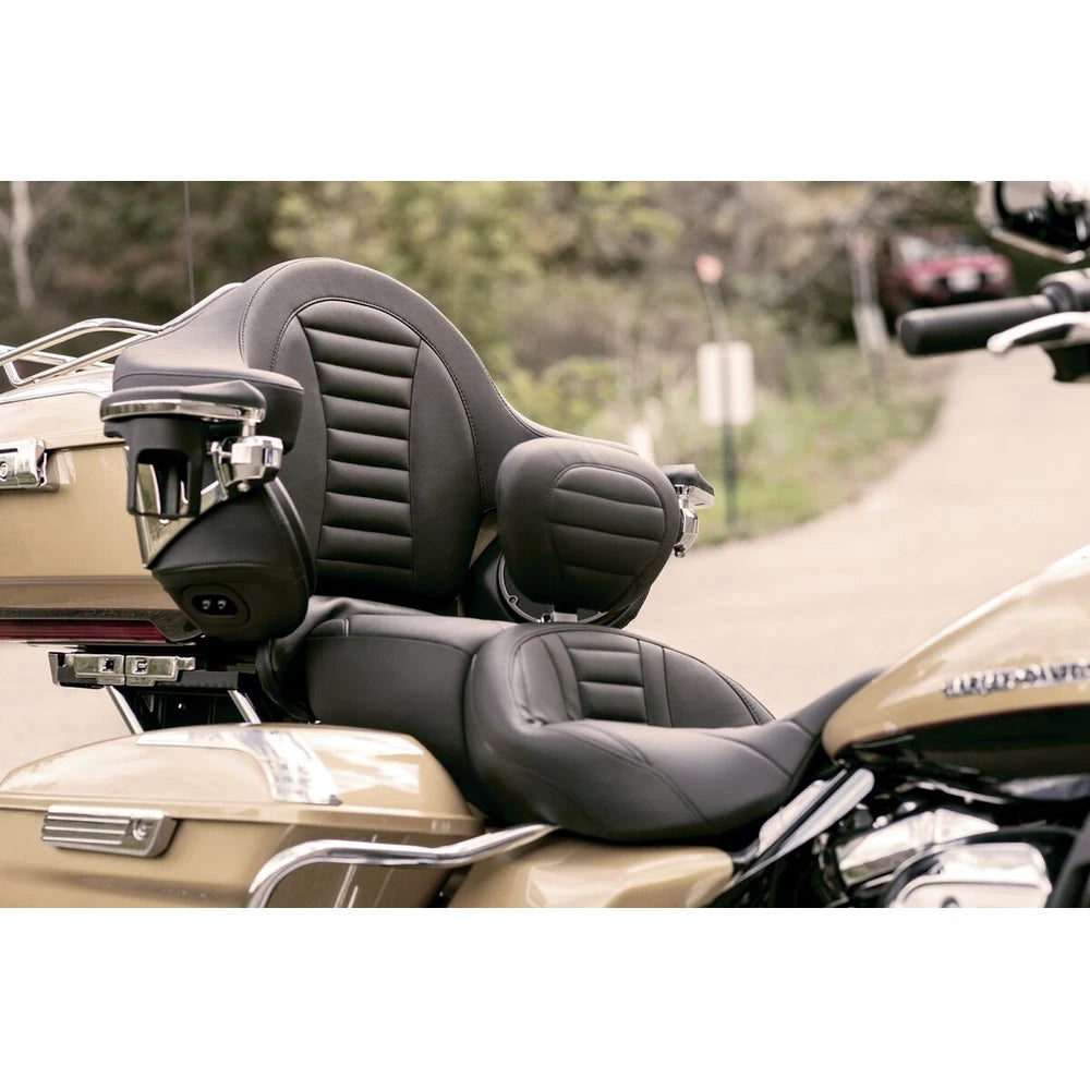 Harley-Davidson Street Glide (08-24) Removable førerryglæn, tuck & roll – Mustang – Mustang varenr. 79012 – designet vist på motorcyklen – billede 7