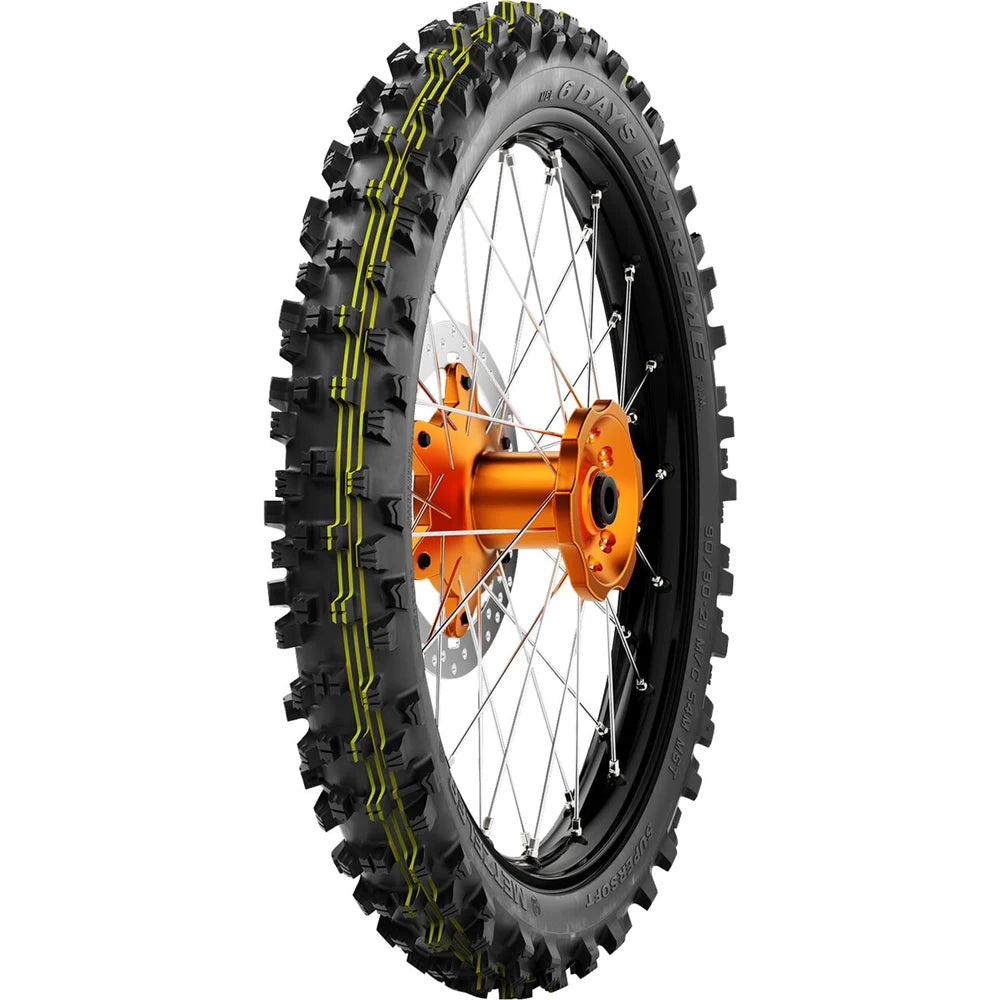 Metzeler MCE 6 Days Extreme 90/100-21 57M TT Super Soft – fordæk – originalt Metzeler MC-dæk med traktion og kontrol på løst underlag.