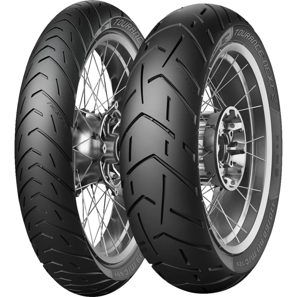 Metzeler Tourance Next 2 150/70ZR18 70W TL – bagdæk – originalt Metzeler MC-dæk med kontrol på asfalt og løst underlag.