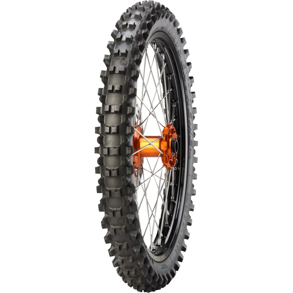 Metzeler MCE 6 Days Extreme 80/90-21 48R TT – fordæk – originalt Metzeler MC-dæk med traktion og kontrol på løst underlag.