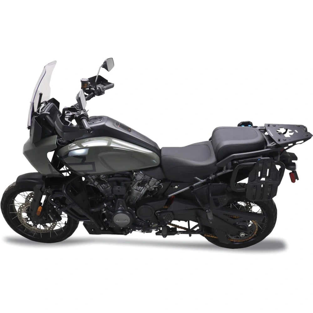 Harley-Davidson Pan America Special (21-26) Adventure 2-up sæde – Mustang – Mustang varenr. 84810 – ekstra produktvinkel med fokus på form og finish – billede 3