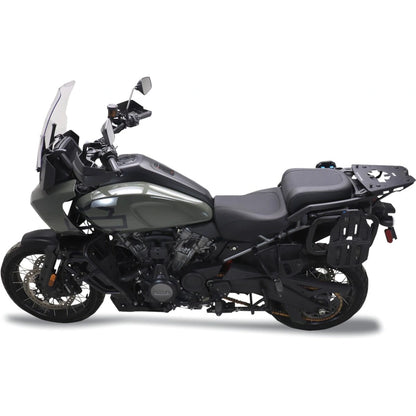 Harley-Davidson Pan America Special (21-26) Adventure 2-up sæde – Mustang – Mustang varenr. 84810 – ekstra produktvinkel med fokus på form og finish – billede 3