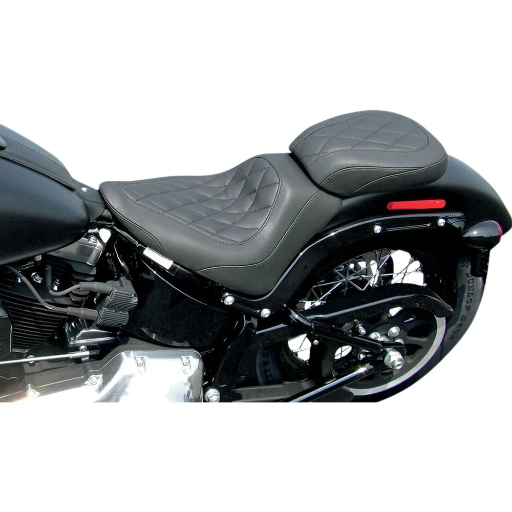 Harley-Davidson Softail (11-17) Tripper passagersæde, diamond – Mustang – Mustang varenr. 76763 – ekstra produktvinkel med fokus på form og finish – billede 2