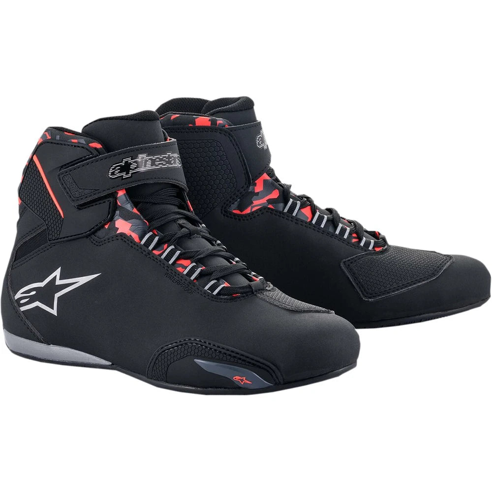 MC sko Sektor Waterproof, herre – Sort/Grå/Rød, str. EU 47 / US 13 fra Alpinestars – primært produktbillede