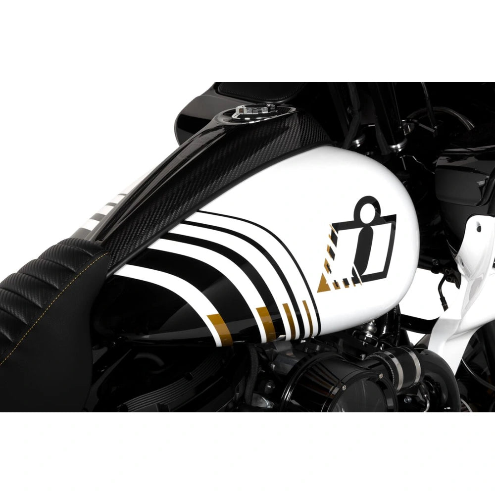 Harley-Davidson (08-24) carbon dash/konsol Black/ Carbon Fiber/ Gloss – Saddlemen – ekstra produktvisning med fokus på carbonvævning, form og finish – billede 2