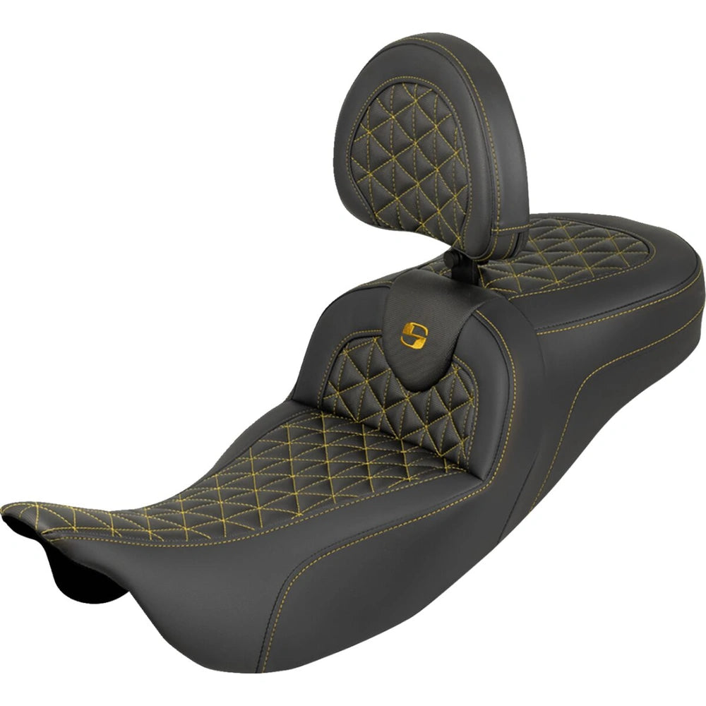 Harley-Davidson Touring (08-25) Roadsofa 2-up sæde guld syning med førerryglæn, 38 cm (15") – Saddlemen