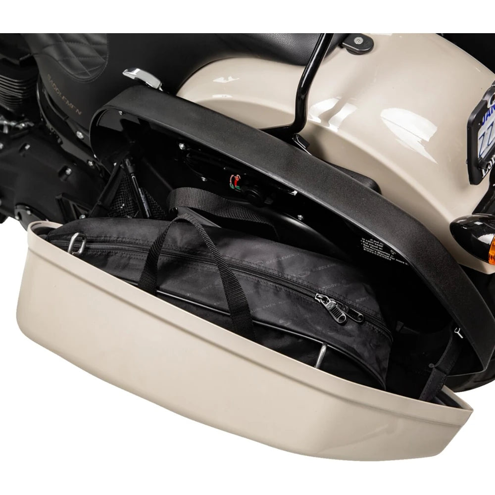 Harley-Davidson Low Rider ST (22-25) sidetaskeliner – Saddlemen – ekstra produktvisning med fokus på pasform, ruminddeling og finish – billede 6