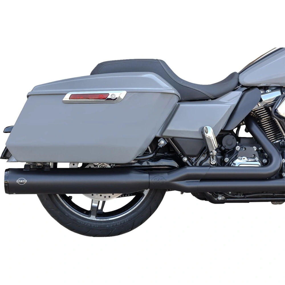 Harley-Davidson Touring (17-25) 2-into-1 GNX Exhaust System, Guardian Black, Grand National end cap, Race – S&S Cycle – alternativ vinkel 3
