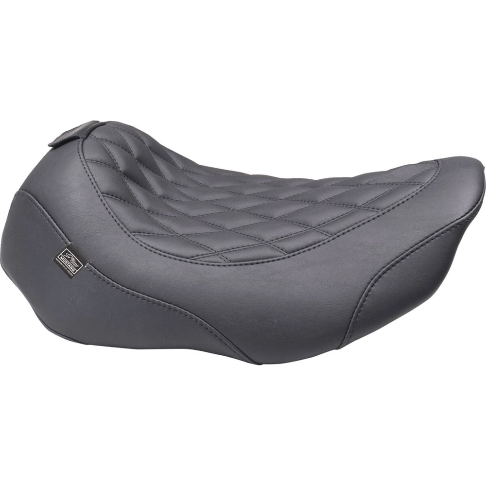Harley-Davidson Touring (23-26) Tripper solosæde – Mustang – Mustang varenr. 89503 – ekstra produktvinkel med fokus på form og finish – billede 5
