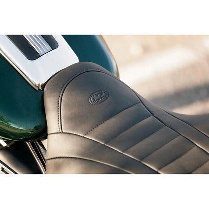 Harley-Davidson Touring (08-25) 2-up sæde – Mustang – Mustang varenr. 79006 – ekstra visning af form, polstring og design – billede 2