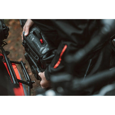 Kawasaki Klz 1000 ABS (12-24) m.fl. SysBag WP M with Left adapterplade (17-23 Liters) – SW-Motech – produktbillede 2