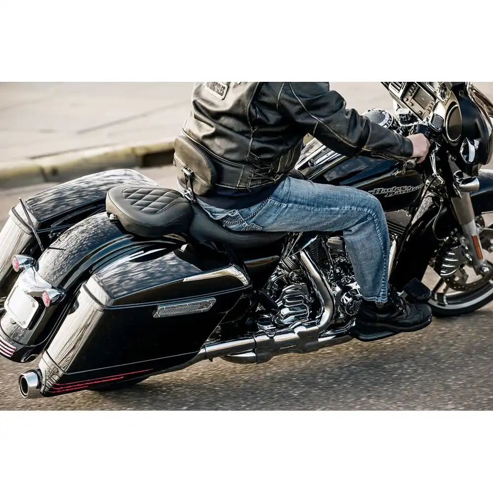 Harley-Davidson Touring (08-25) Tripper solosæde, diamond – Mustang – Mustang varenr. 79725 – ekstra visning af form, polstring og design – billede 4