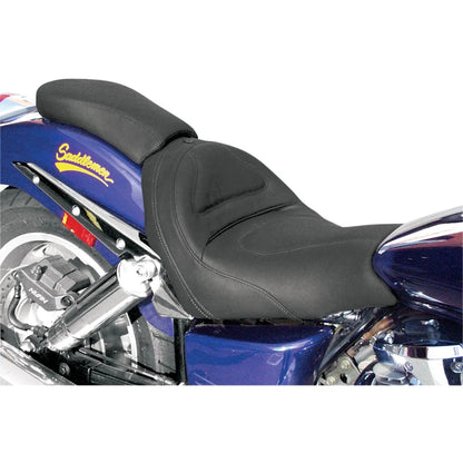 Honda modeller (01-07) Renegade Deluxe solosæde – Saddlemen – ekstra produktvisning med fokus på form, polstring, syninger og finish – billede 2