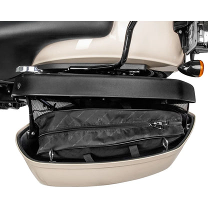 Harley-Davidson Low Rider ST (22-25) sidetaskeliner – Saddlemen – ekstra produktvisning med fokus på pasform, ruminddeling og finish – billede 4