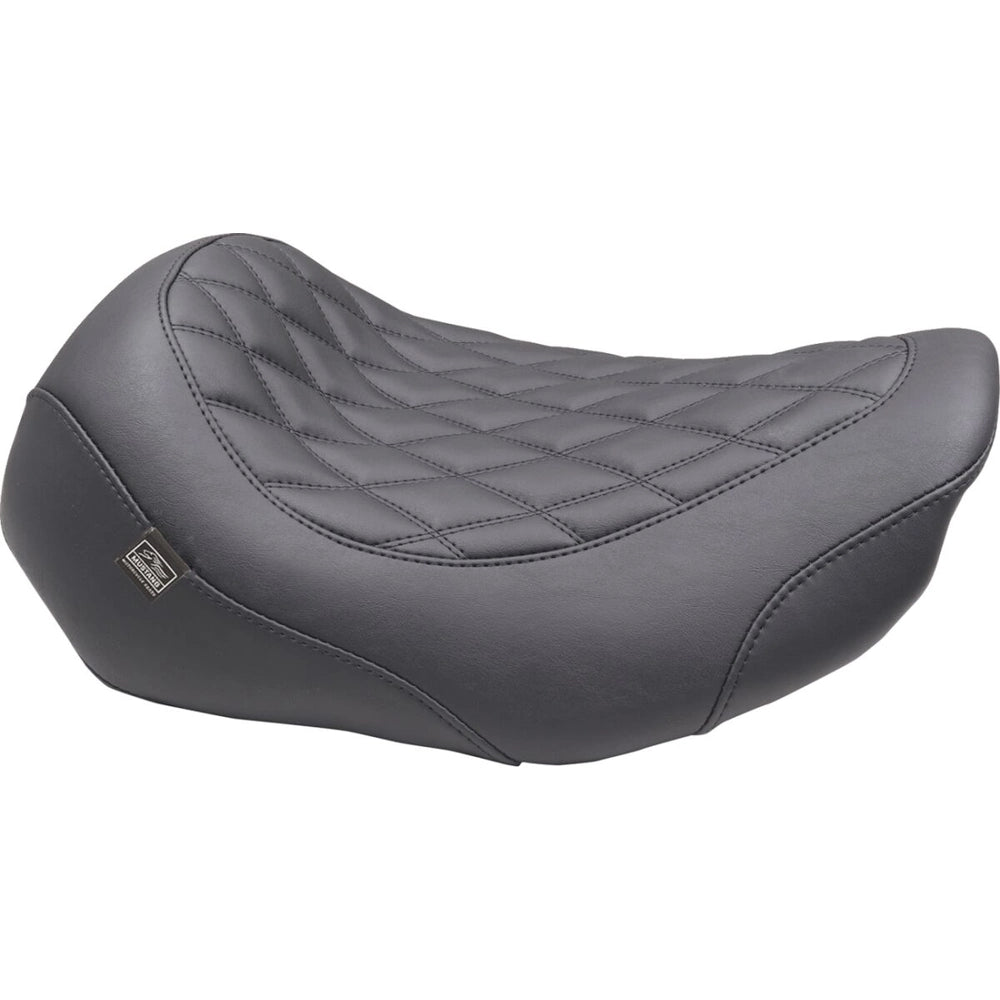 Harley-Davidson Touring (23-26) Tripper solosæde – Mustang – Mustang varenr. 89503 – ekstra produktvinkel med fokus på form og finish – billede 2