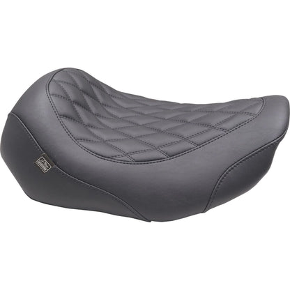 Harley-Davidson Touring (23-26) Tripper solosæde – Mustang – Mustang varenr. 89503 – ekstra produktvinkel med fokus på form og finish – billede 2