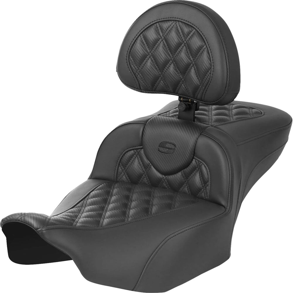 Harley-Davidson Touring (23-26) Roadsofa 2-up sæde Carbon Fiber/ Lattice Stitch/ Perforated Extended Reach med førerryglæn – Saddlemen