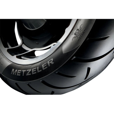 Metzeler ME 888 Marathon Ultra MH90-21 54H TL – fordæk – alternativt produktbillede med fokus på dækprofil og design.