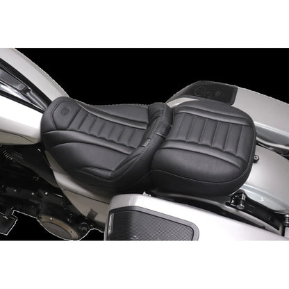 Harley-Davidson Touring (23-26) Deluxe Touring solosæde – Mustang – Mustang varenr. 89401GM – ekstra visning af form, polstring og design – billede 4