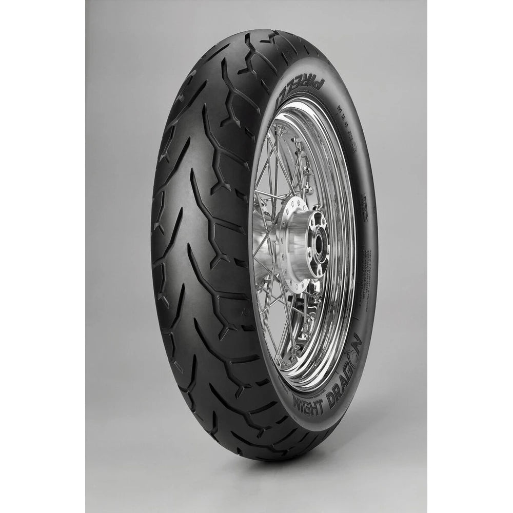 Pirelli Night Dragon 110/90-19 62H TL – fordæk – originalt Pirelli fordæk med stabilitet, komfort og klassisk cruiser-køreglæde. Køb hos Mo2parts.