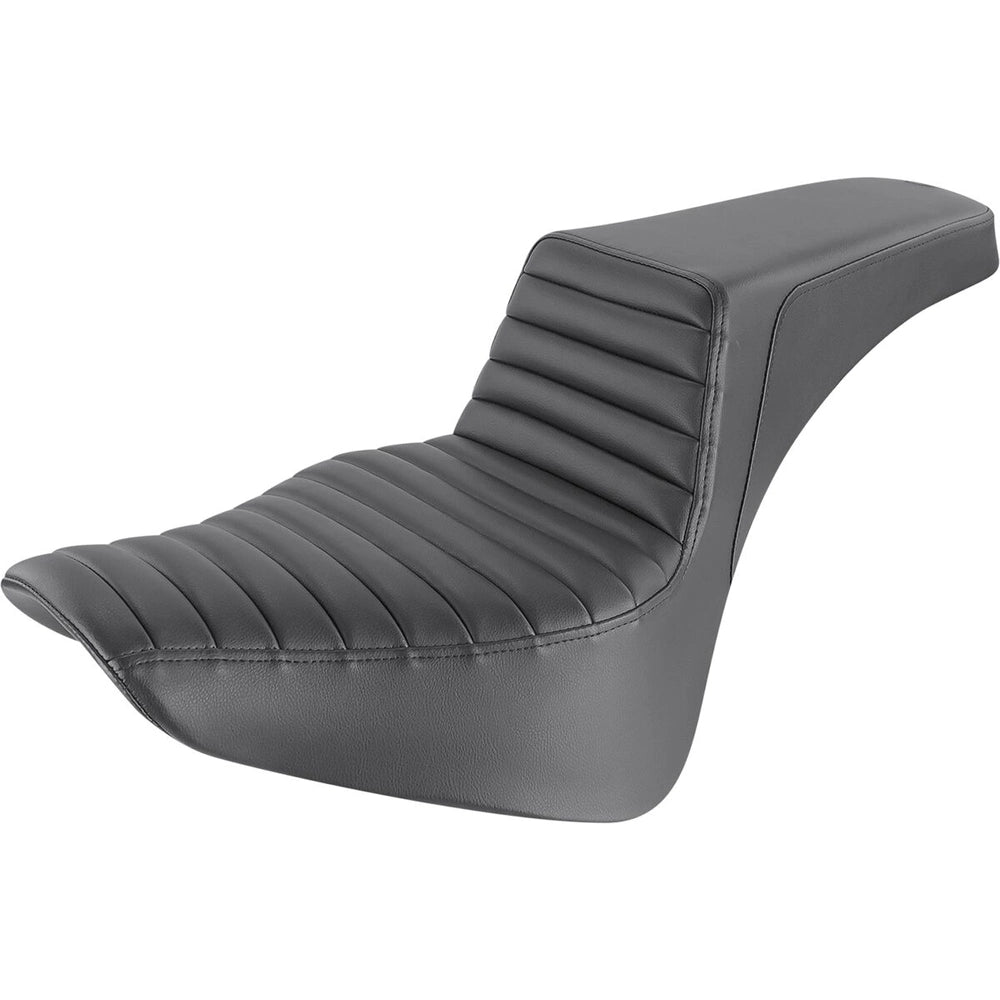 Harley-Davidson Softail (18-26) Step-Up 2-up sæde Front Tuck-n-Roll, 29 cm (11-1/2") – Saddlemen