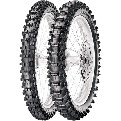 Pirelli Scorpion MX Soft 100/90-19 57M TT NHS – bagdæk set fra siden – se profil og design på dette Pirelli bagdæk hos Mo2parts.