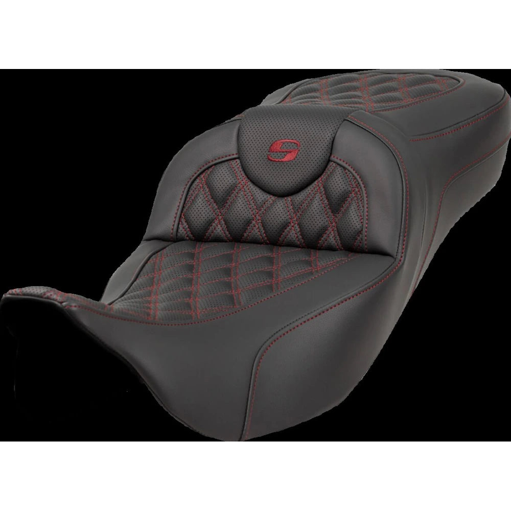 Harley-Davidson Touring (08-24) Roadsofa 2-up sæde Lattice Stitch/ Perforated bordeaux syning Extended Reach – Saddlemen