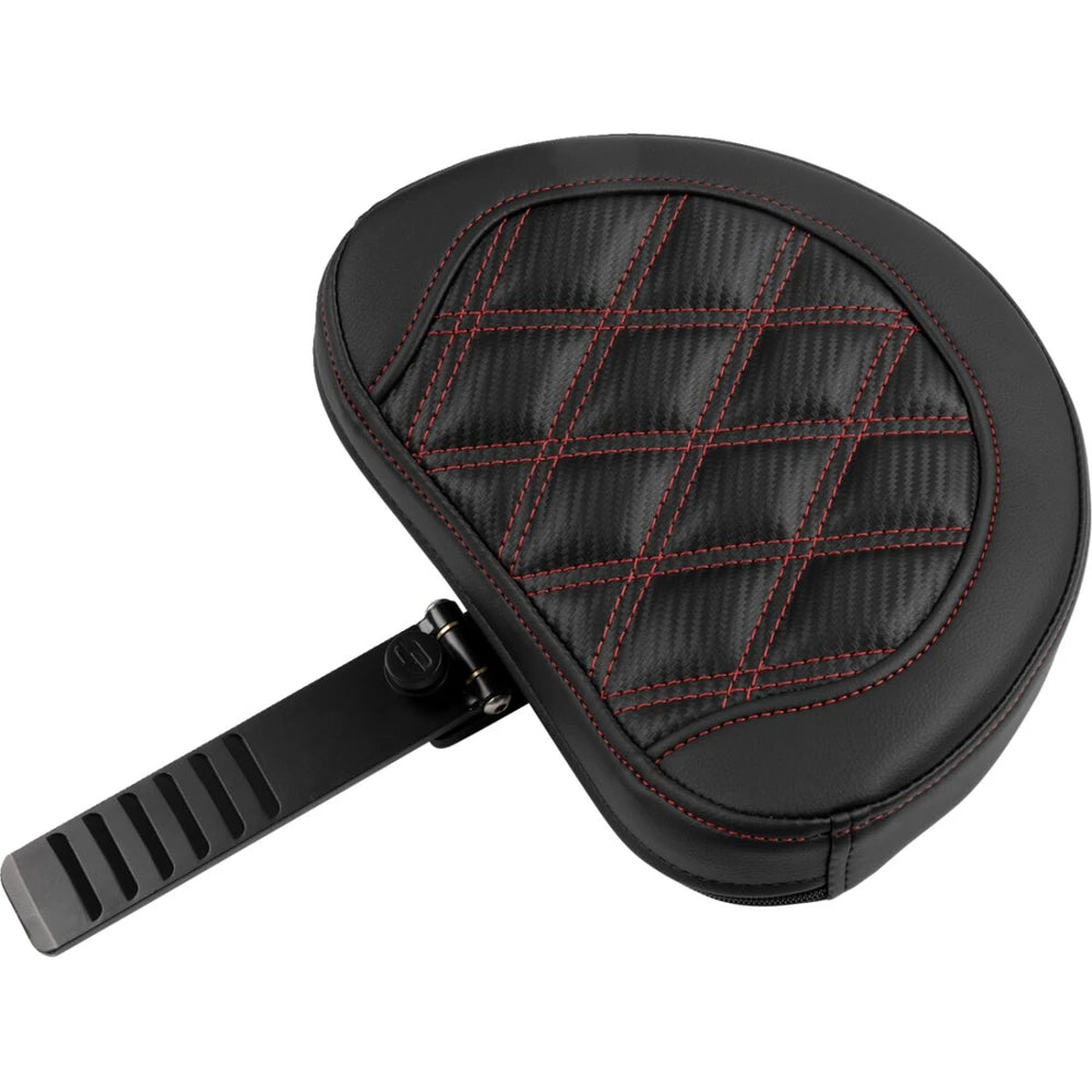 Harley-Davidson Touring (23-26) Roadsofa 2-up sæde Carbon Fiber/ Lattice Stitch/ Perforated rød syning Extended Reach (823-07-207B4) – Saddlemen – ekstra produktvisning med fokus på form, polstring, syninger og finish – billede 4