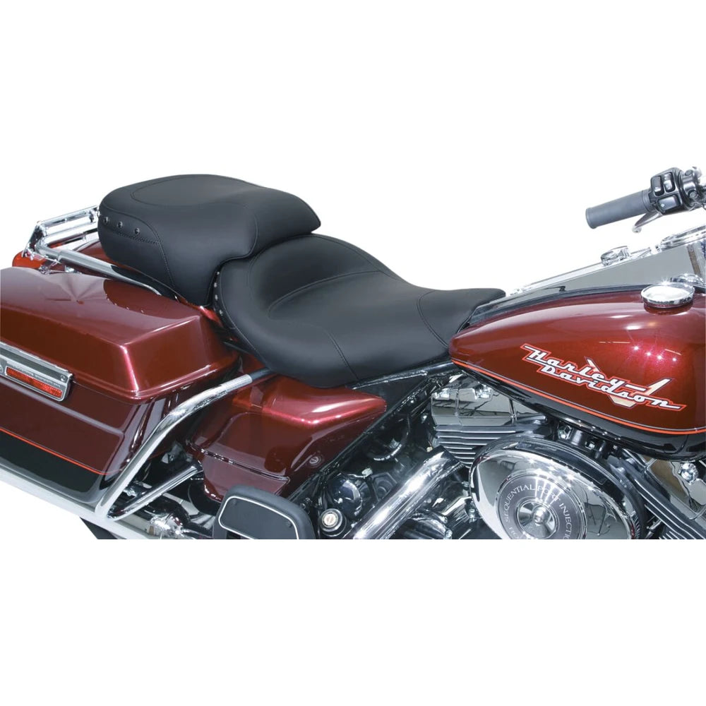 Harley-Davidson Touring (97-07) solosæde – Mustang – Mustang varenr. 75578 – ekstra produktvinkel med fokus på form og finish – billede 2