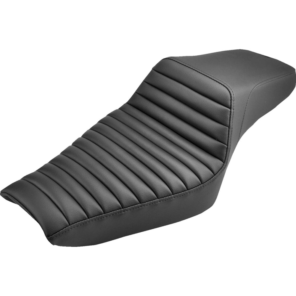 Harley-Davidson Sportster (04-22) Step-Up 2-up sæde Front Tuck-n-Roll, 17 liter Tank (4.5 US gal.) – Saddlemen