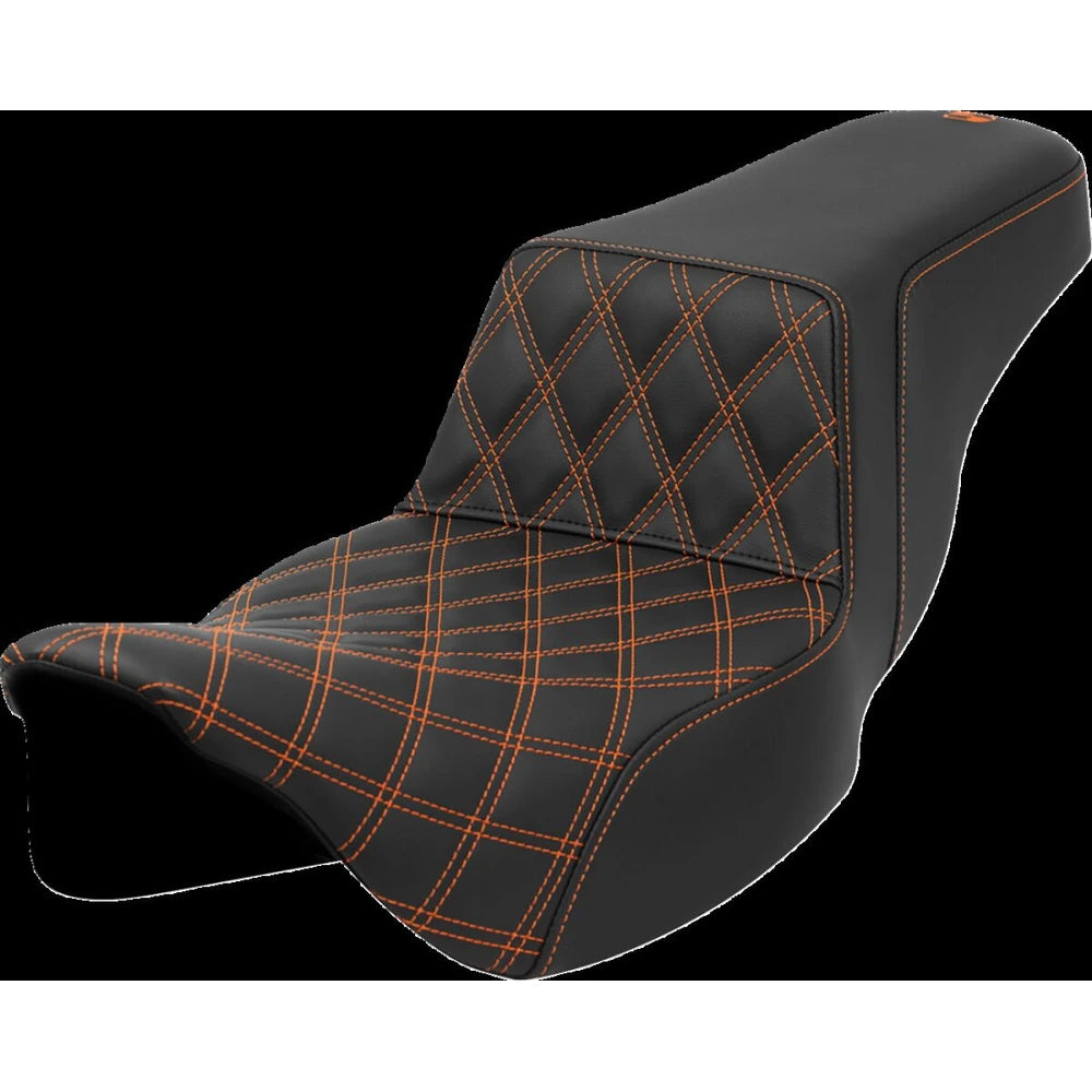 Harley-Davidson Touring (08-24) Step-Up 2-up sæde Front Lattice Stitch orange syning Extended Reach – Saddlemen