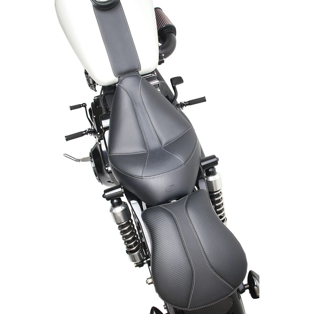 Harley-Davidson Dyna (96-03) Dominator solosæde Smooth/ Stitched grå syning – Saddlemen – ekstra produktvisning med fokus på form, polstring, syninger og finish – billede 4