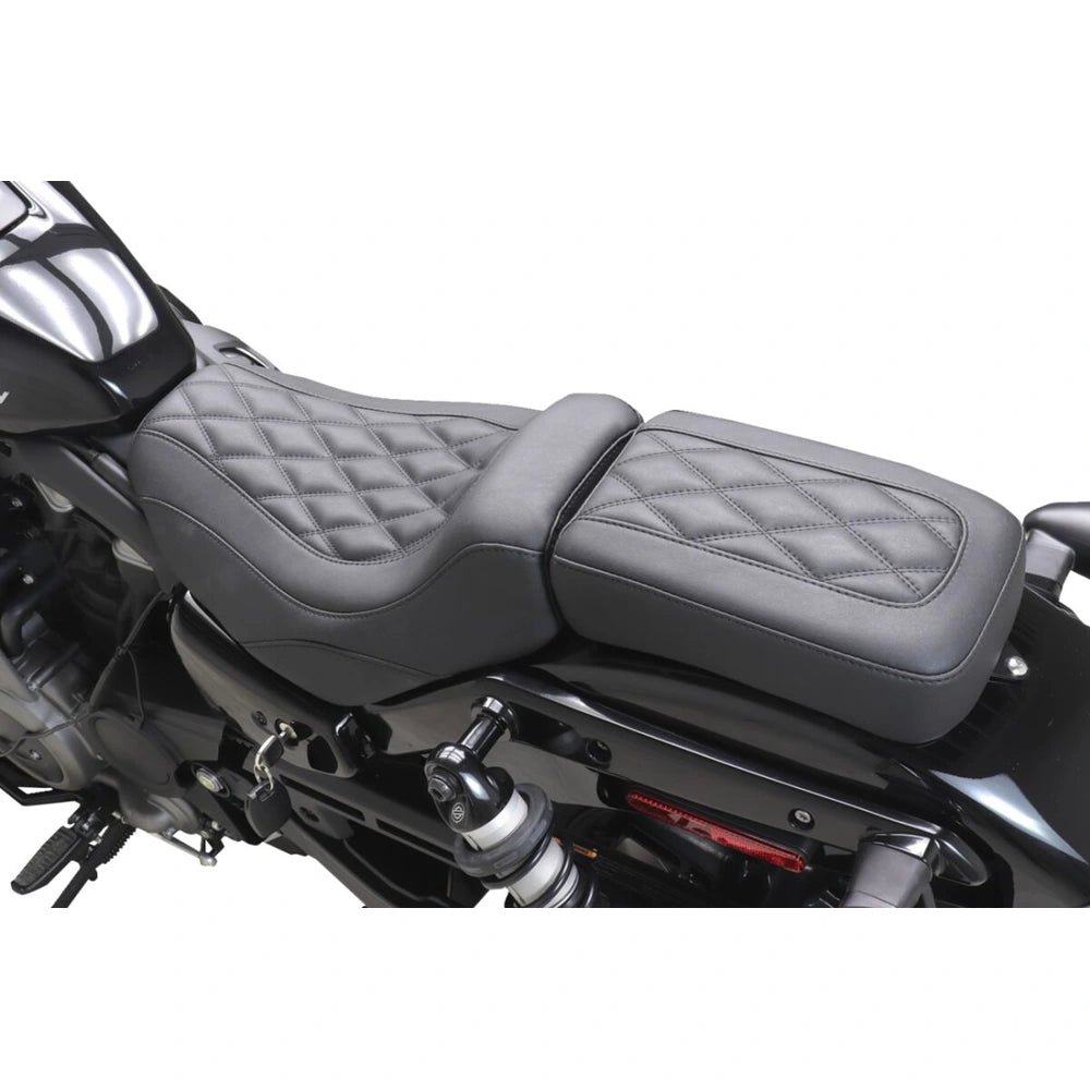 Harley-Davidson Sportster (22-26) Tripper passagersæde, diamond – Mustang – Mustang varenr. 83101 – ekstra produktvinkel med fokus på form og finish – billede 3