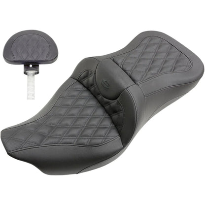 Harley-Davidson Touring (08-25) Roadsofa 2-up sæde Full Lattice Stitch med førerryglæn – Saddlemen – ekstra produktvisning med fokus på form, polstring, syninger og finish – billede 2
