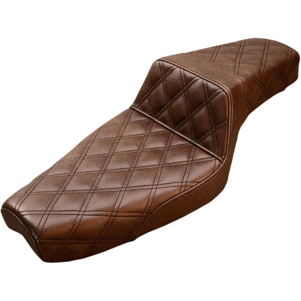 Harley-Davidson Sportster (04-22) Step-Up 2-up sæde Full Lattice Stitch, med førerryglæn (807-03-175BR) – Saddlemen