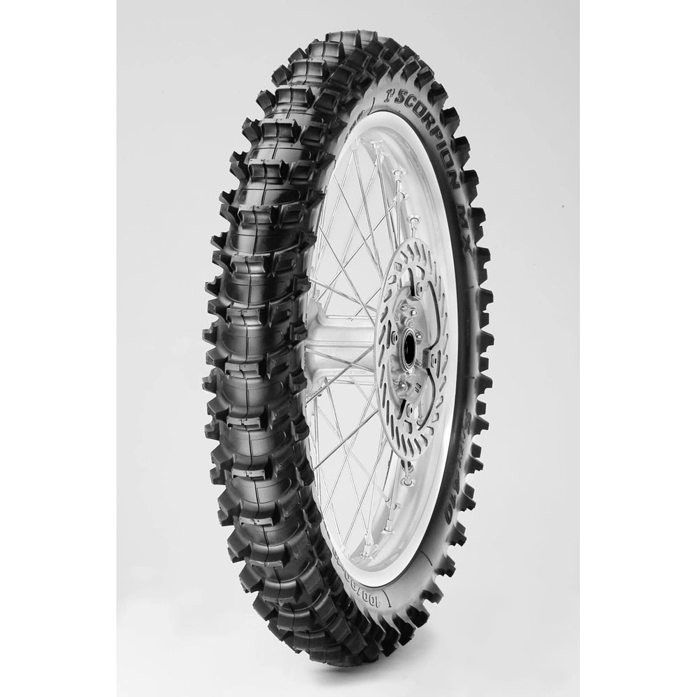 Pirelli Scorpion MX Soft 120/80-19 63M TT NHS – bagdæk – originalt Pirelli bagdæk med maksimalt greb, præcis feedback og ægte banefølelse. Køb hos Mo2parts.